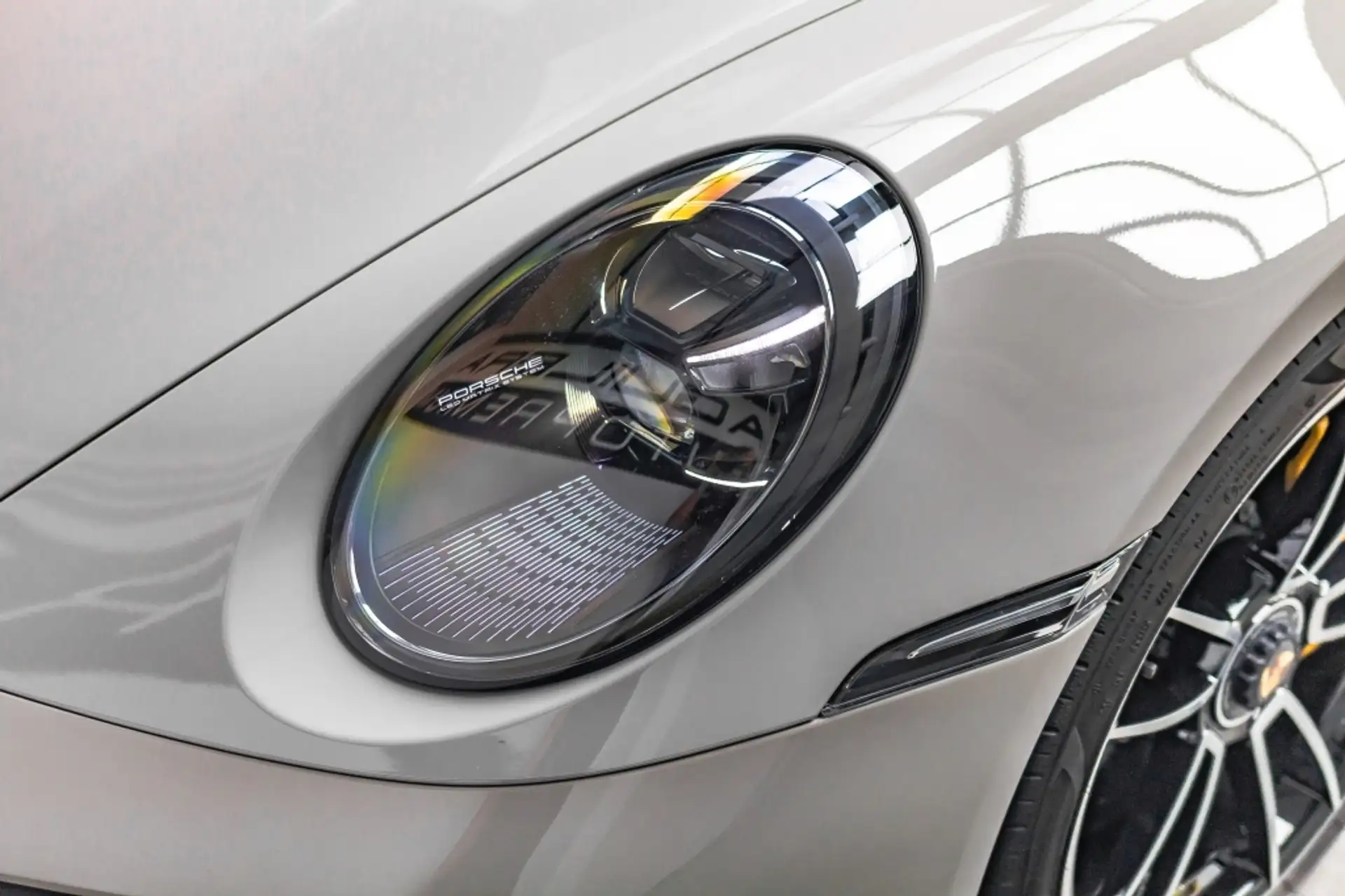 포르쉐 911 Turbo S Coupe 2024 회색 사진 8