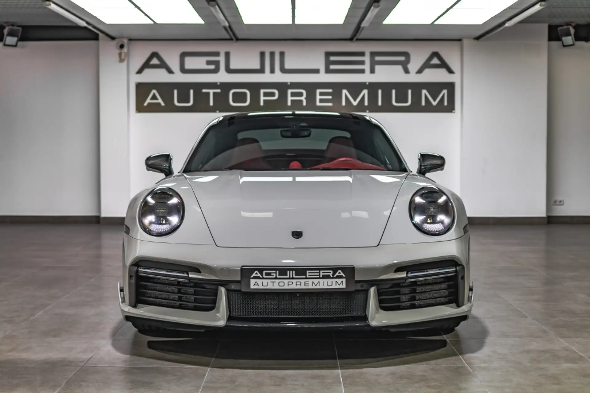 포르쉐 911 Turbo S Coupe 2024 회색 사진 4