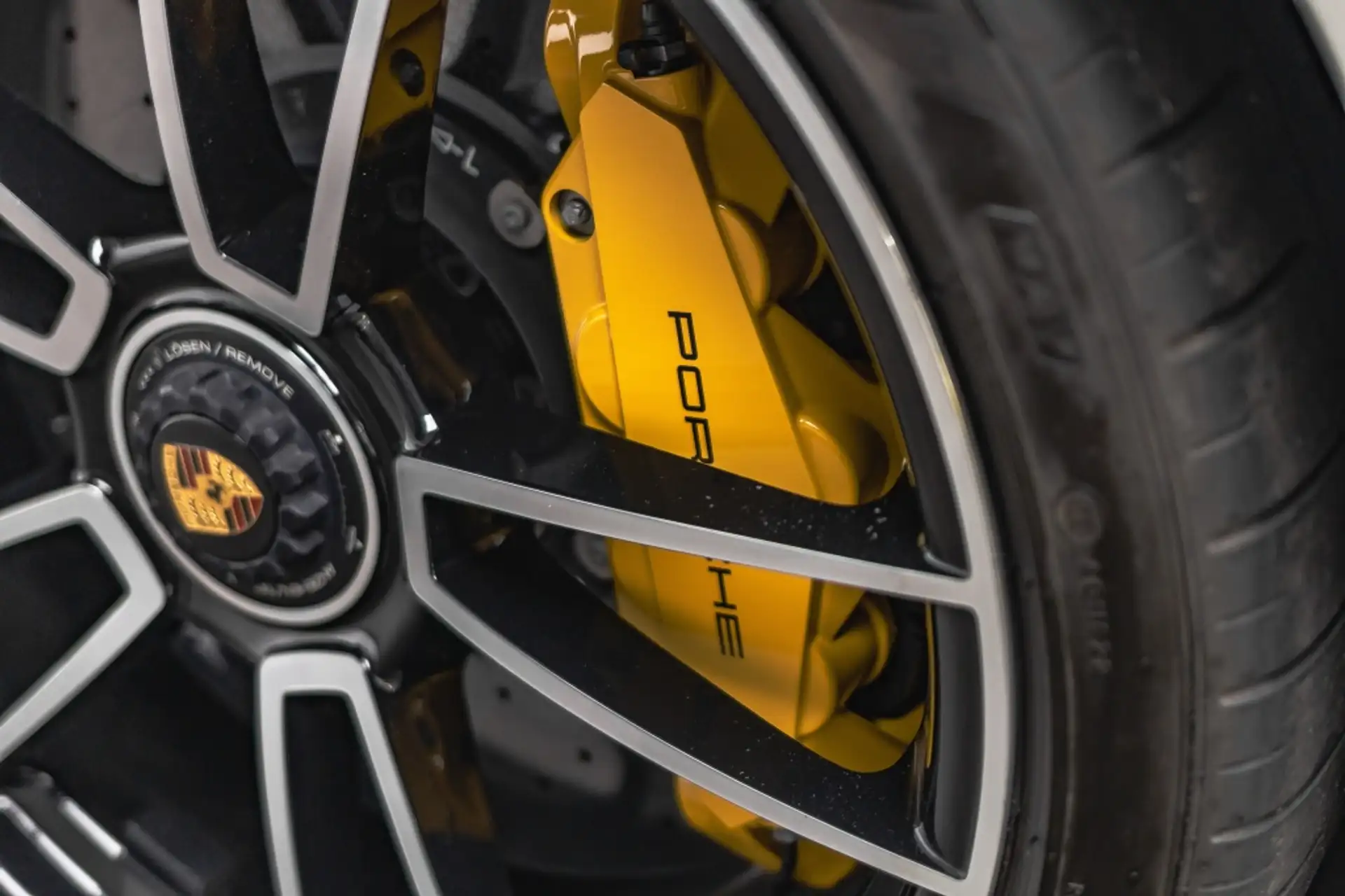 포르쉐 911 Turbo S Coupe 2024 회색 사진 7