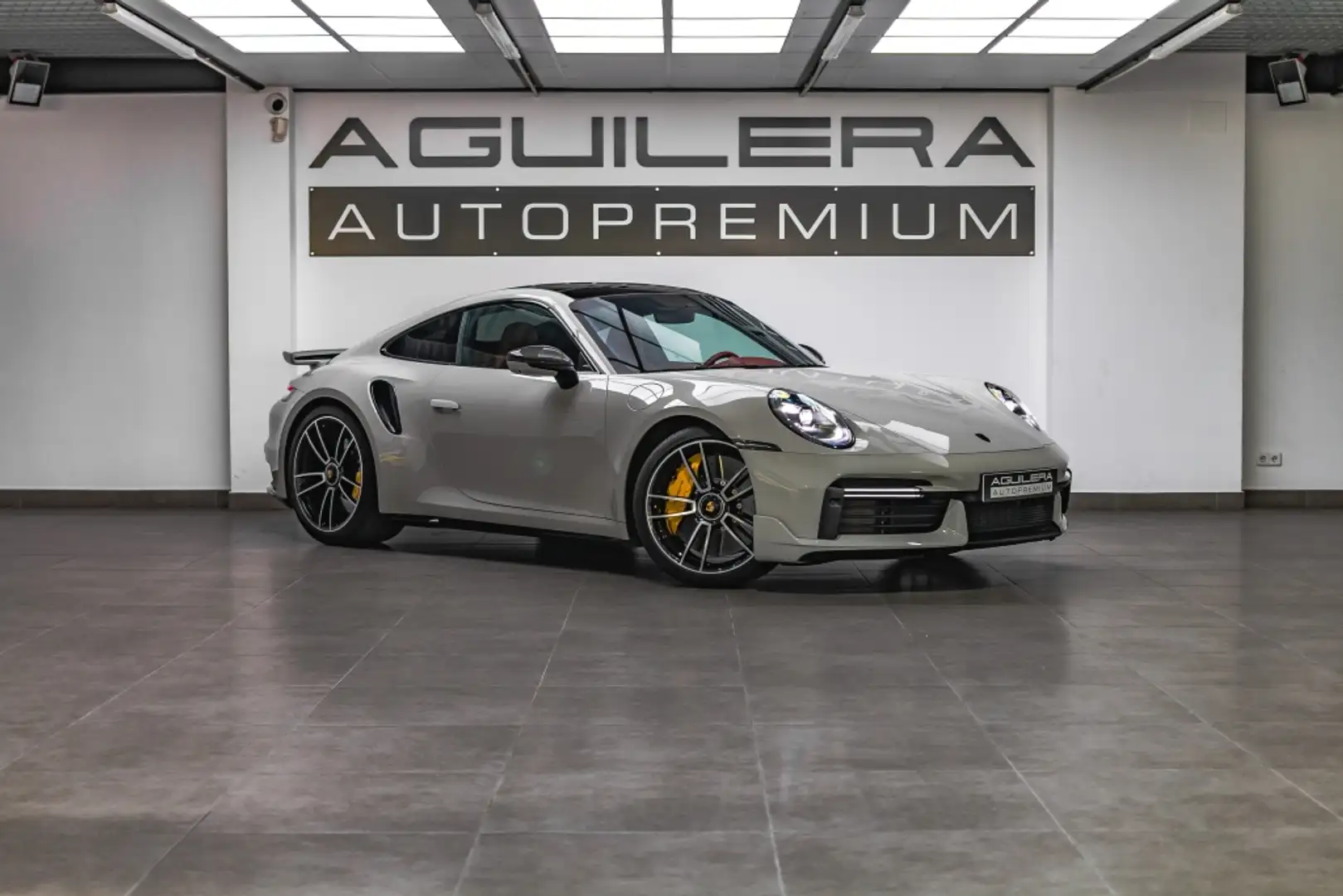 Porsche 992 Turbo S Coupé PDK Gris - 1