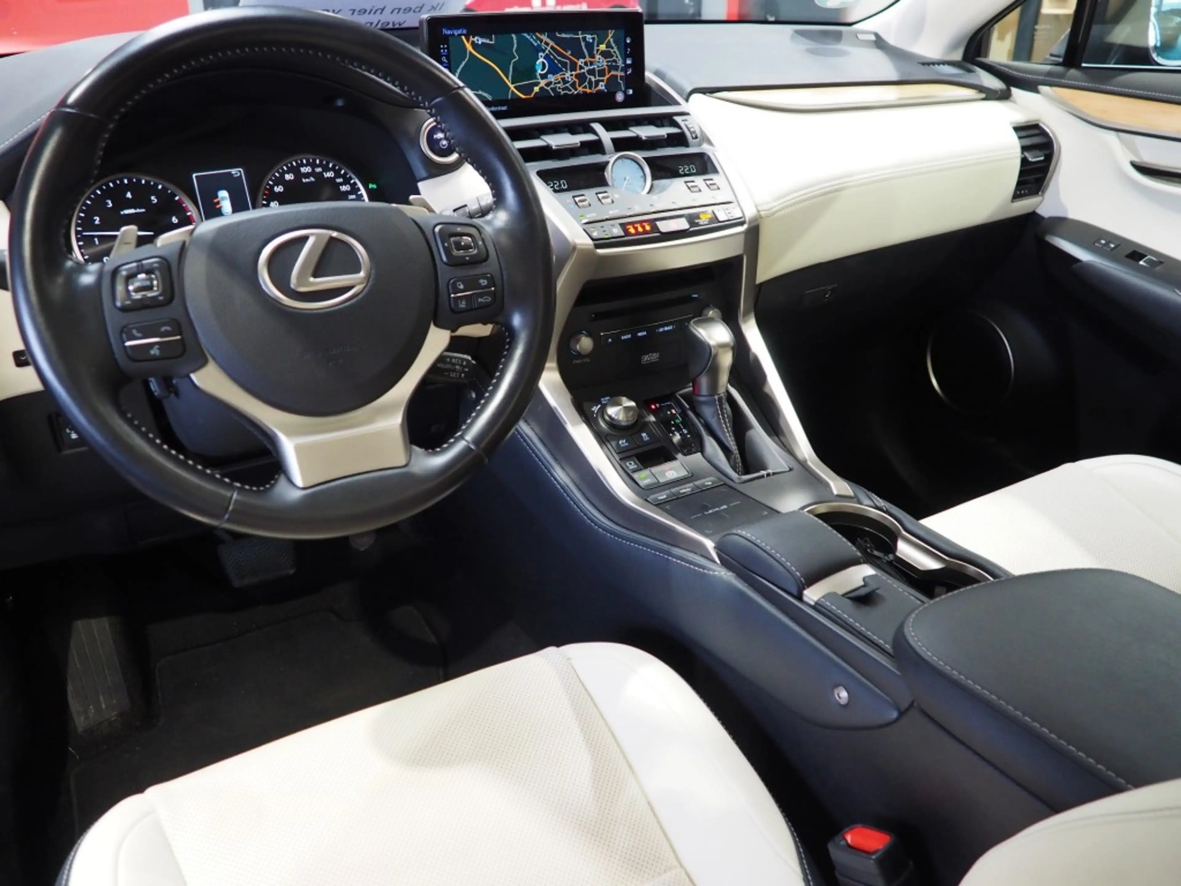 Lexus NX 300h President 197 PK, Mark Levinson, Glazen dak, 360 C — photo 2