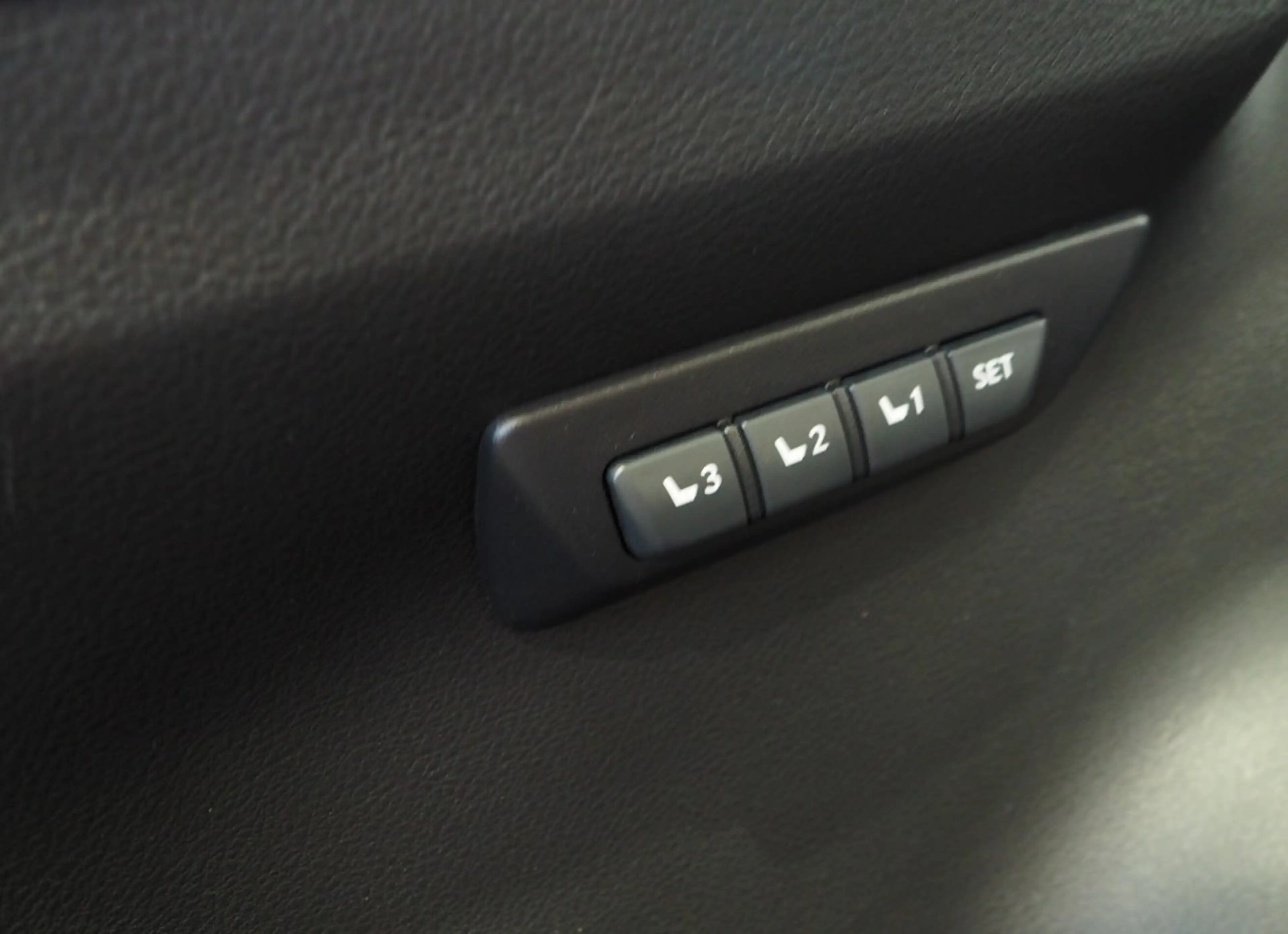 Lexus NX 300h President 197 PK, Mark Levinson, Glazen dak, 360 C — photo 7