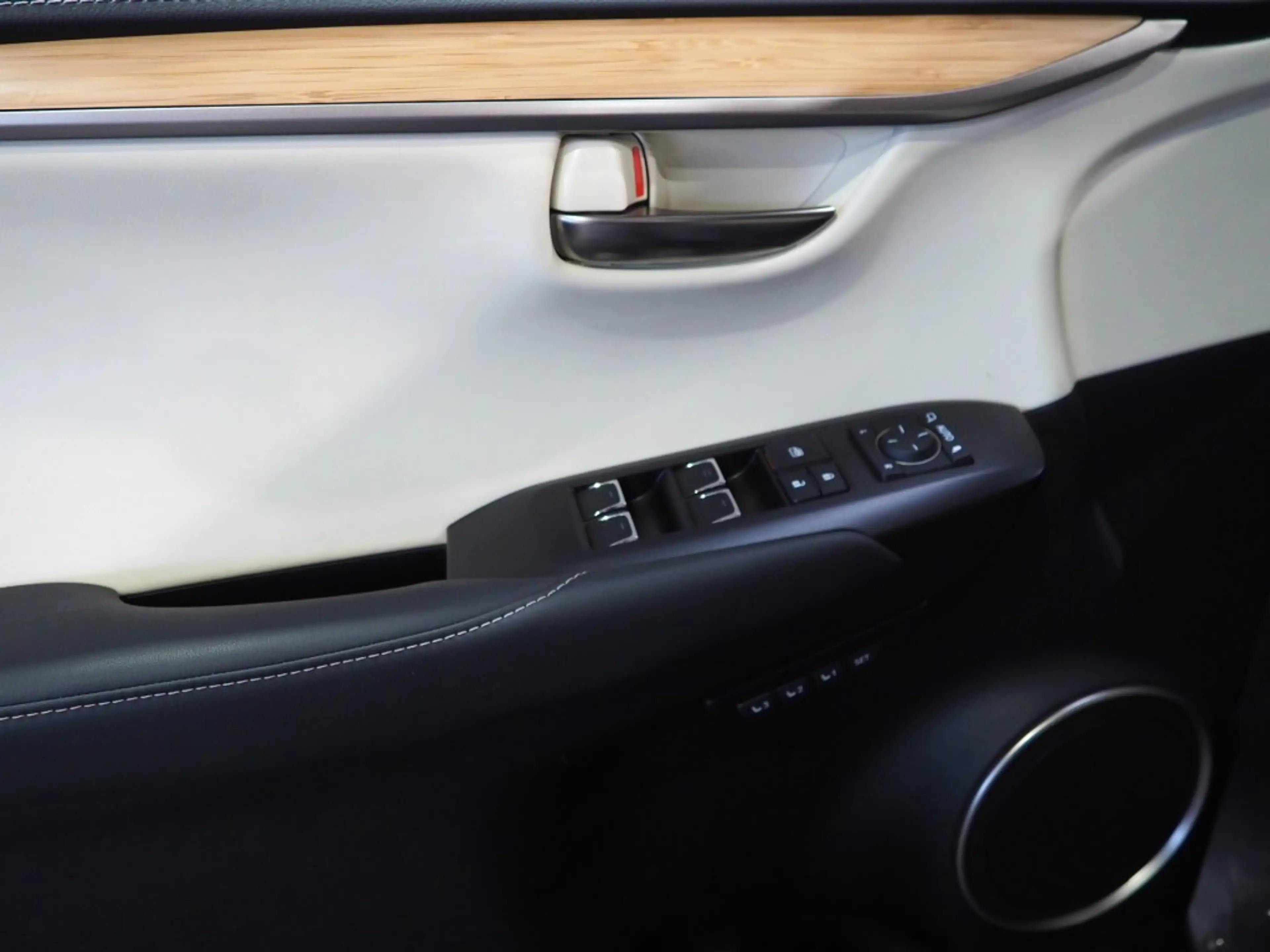 Lexus NX 300h President 197 PK, Mark Levinson, Glazen dak, 360 C — photo 6