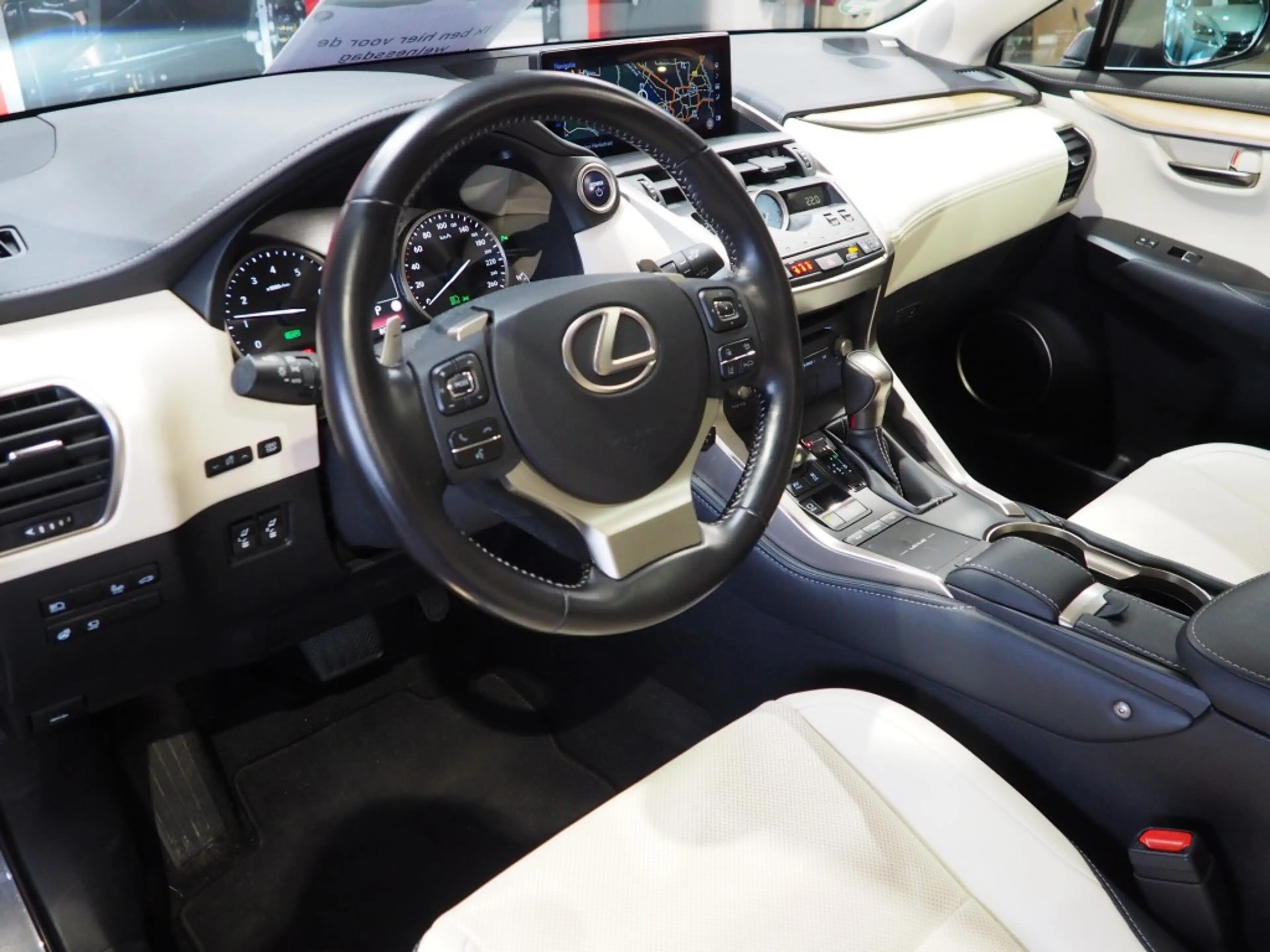 Lexus NX 300h President 197 PK, Mark Levinson, Glazen dak, 360 C — photo 12