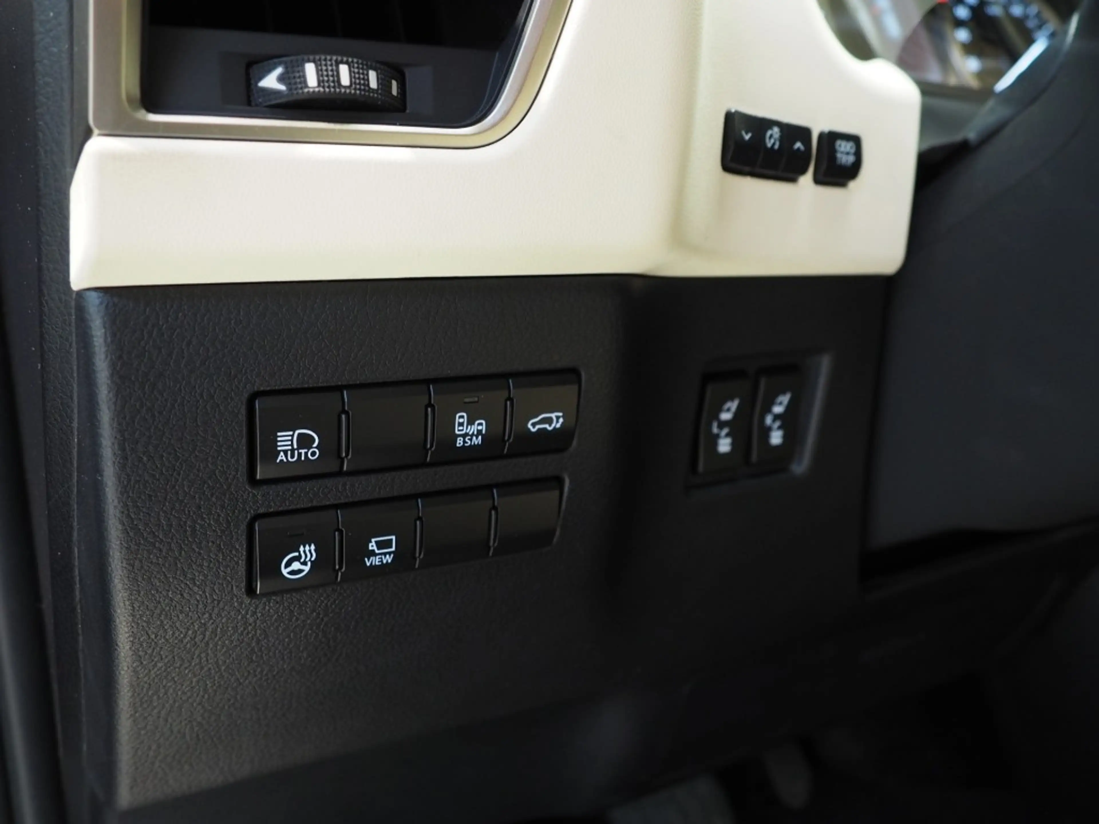Lexus NX 300h President 197 PK, Mark Levinson, Glazen dak, 360 C — photo 35