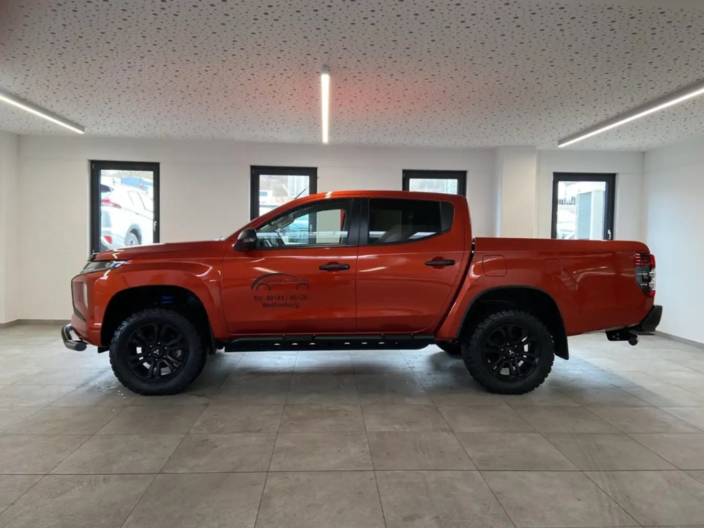 Mitsubishi L200 2.2 DI-D Top LADERAUMWANNE/ANHÄNGERKUPPLUNG Oranžová - 2