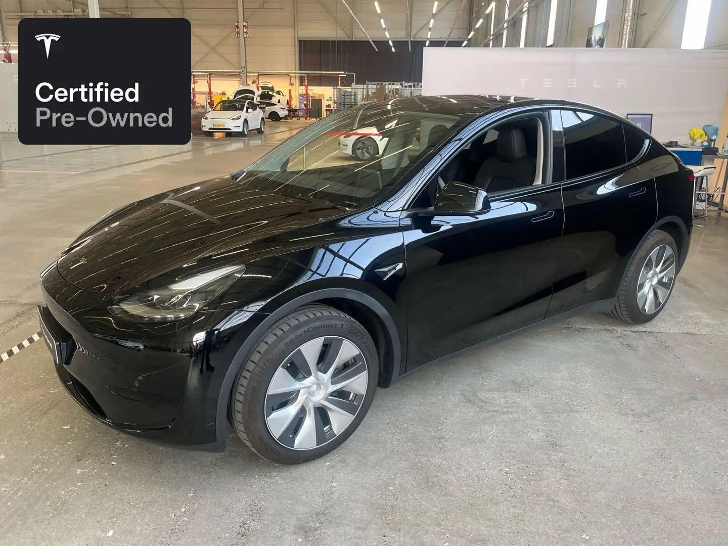 Tesla Model Y Rear-Wheel Drive "Certified Pre-Owned" Noir - 1