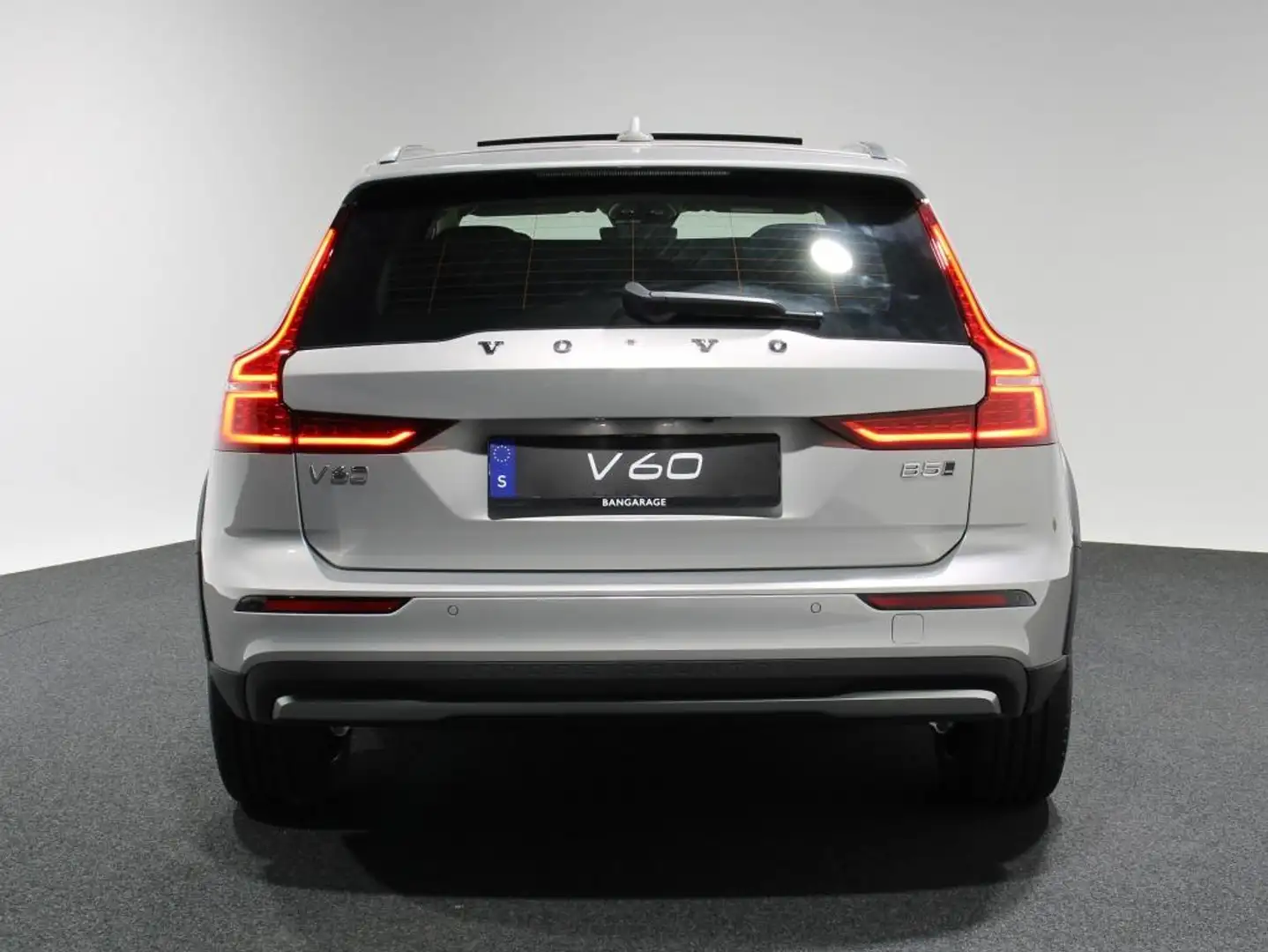 Volvo V60 Cross Country B5 AWD Plus | Panoramadak | Elektrisch verstelbare Grijs - 2