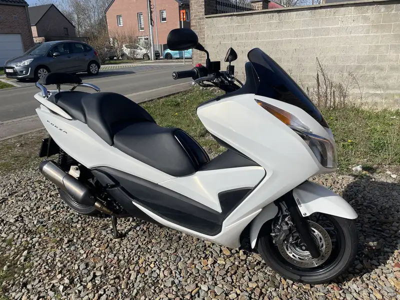 Honda Forza 300 - foto 2