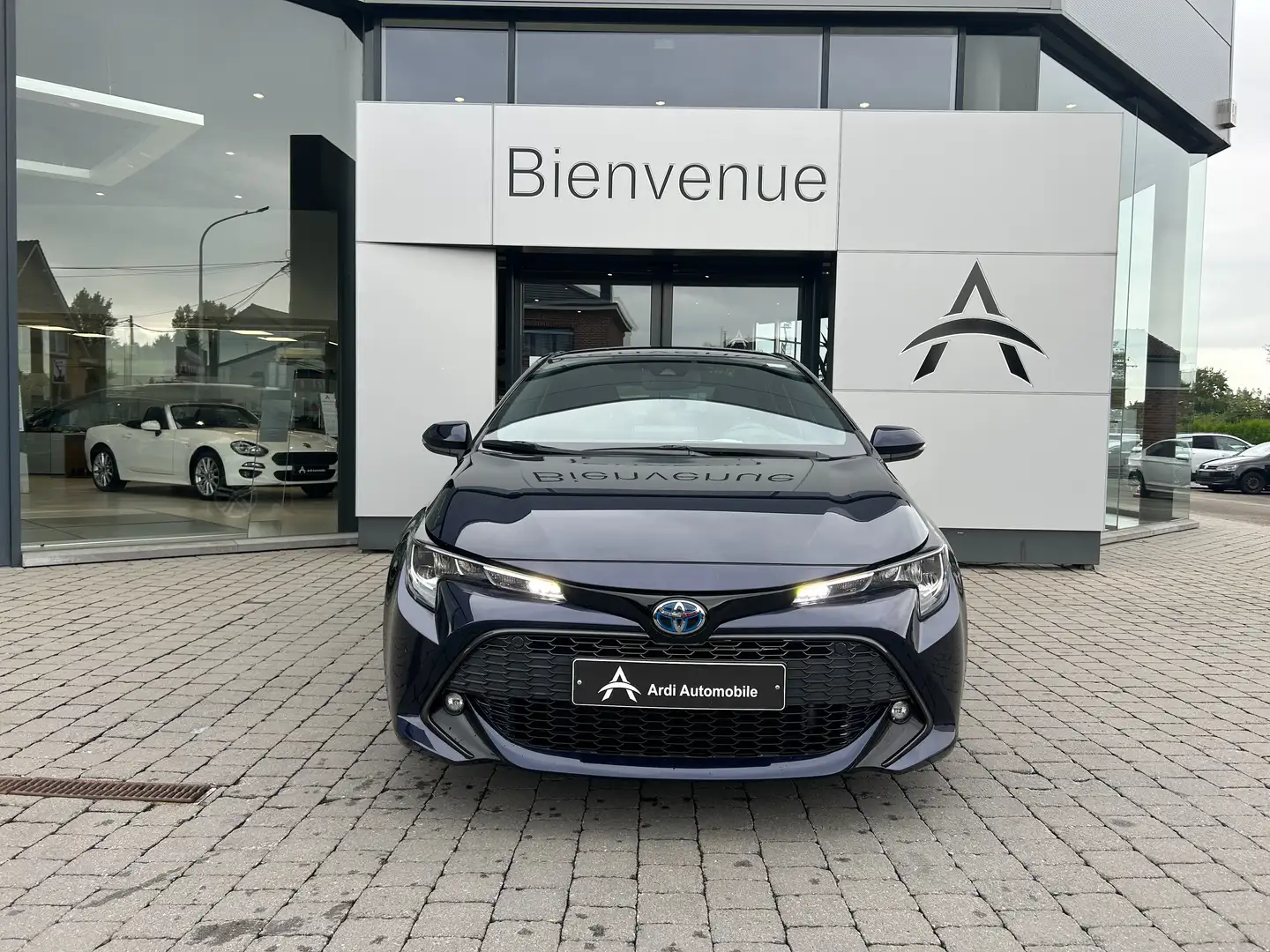 Toyota Corolla 1.8 Hybrid *GARANTIE 12 MOIS*1ER PROP*CAMERA*GPS* Синий - 2