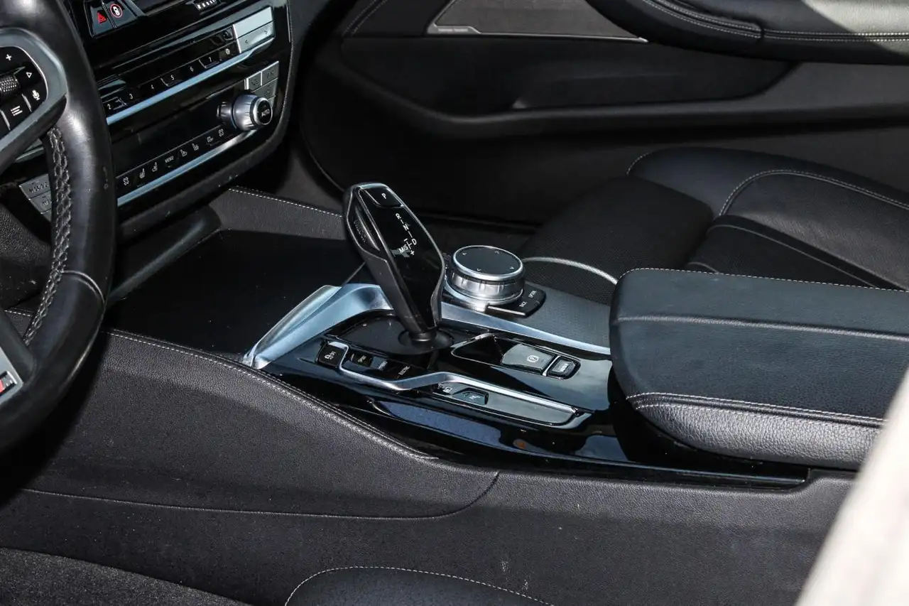 BMW 5 Series снимка BMW 5 Series