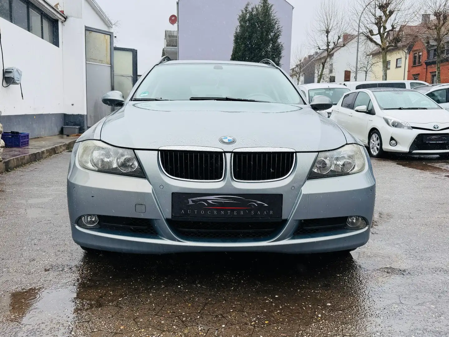 BMW 320 i touring Klimaautomatik Panorama SHZG PDC Blau - 2