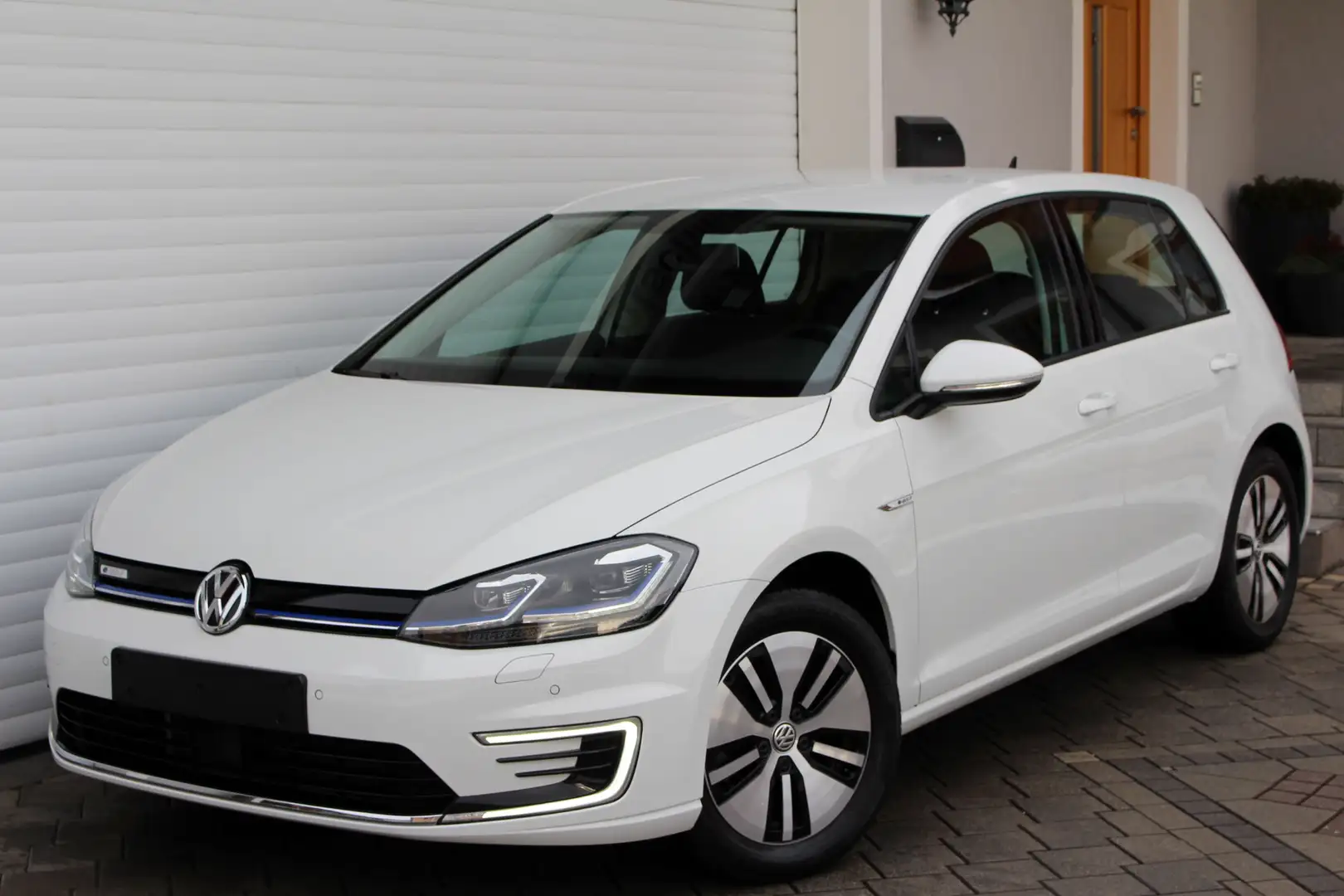 Volkswagen e-Golf COMFORTLINE 100KW*16"-ALU-NAVI-LED-APP_CONNECT Білий - 1