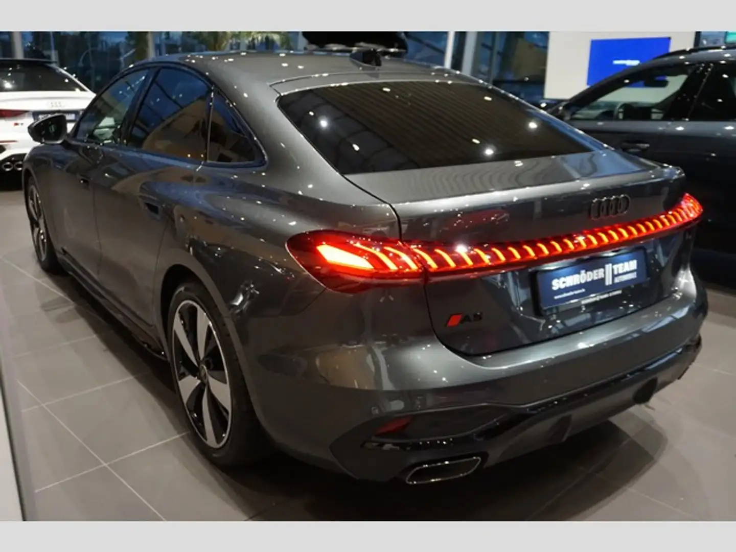 Audi A5 Limousine TFSI S-line Matrix ACC AHK 360 E-Sitz Grau - 2