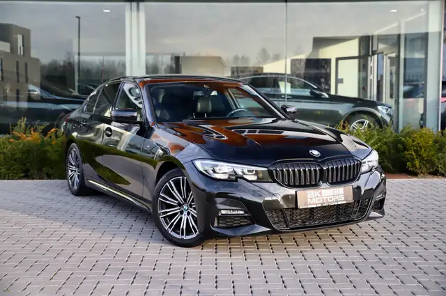 BMW 318 i M-Pack-Camera-CarPlay-Cruise-DAB-LED-Ambiant