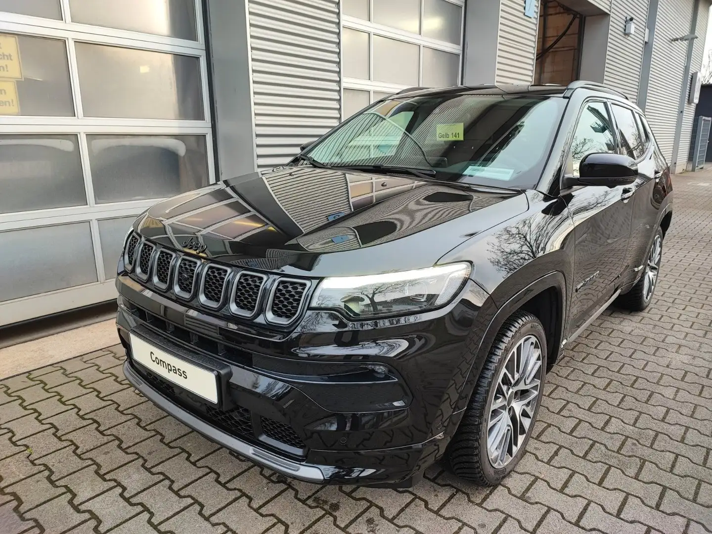 Jeep Compass Summit Mild-Hybrid FWD Zwart - 1