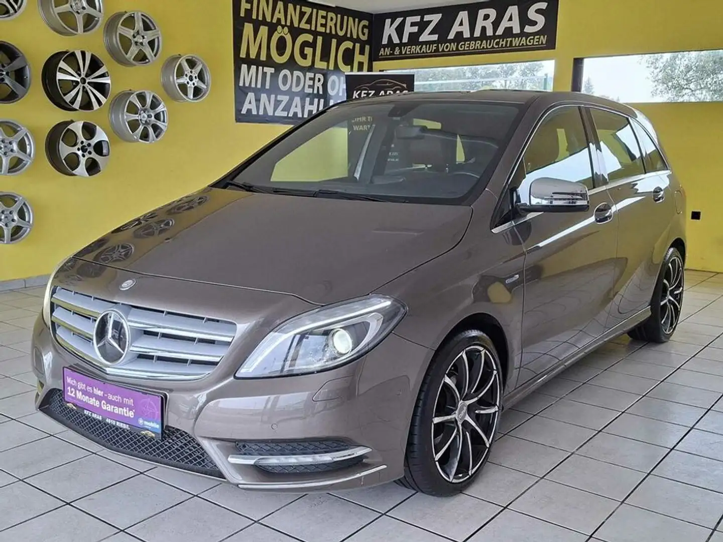 Mercedes-Benz B 180 XENON, PDC, RFK, NAVI, AHK, SITZHEIZUNG Braun - 1