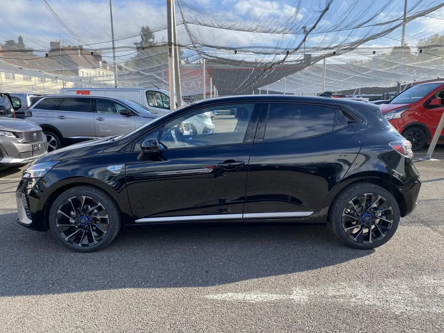 Renault Clio V (2) 1.6 E-TECH FULL HYBRID 145 ESPRIT ALPINE AVE Noir - 2