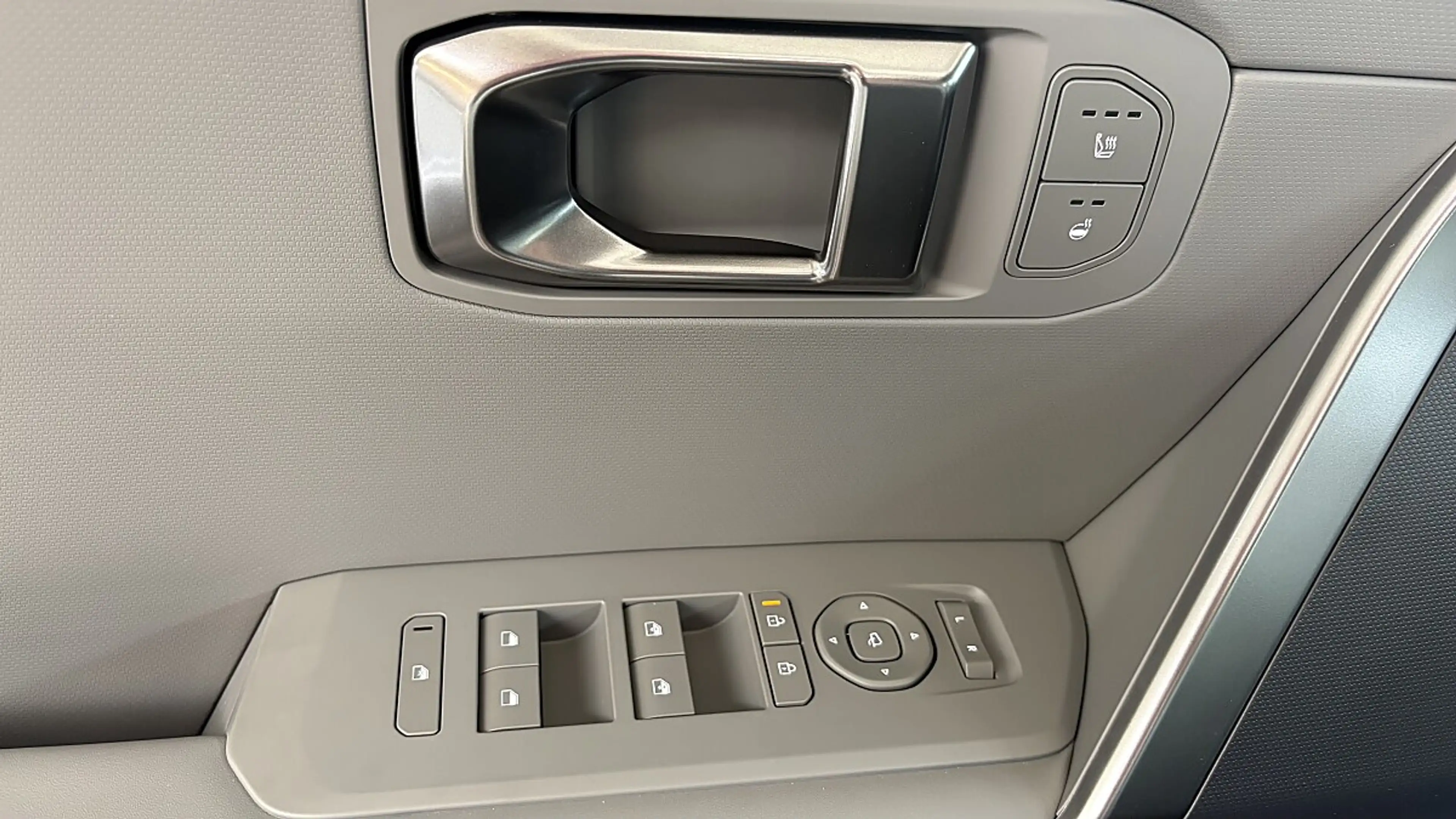 Kia Seltos Silber 1.6TGDi MT6 2WD 180 P2 — photo 5