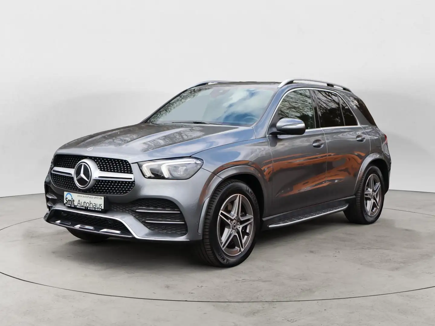 Mercedes-Benz GLE 350 GLE 350de AMG Line + Interieur/ Trittbretter Grijs - 1