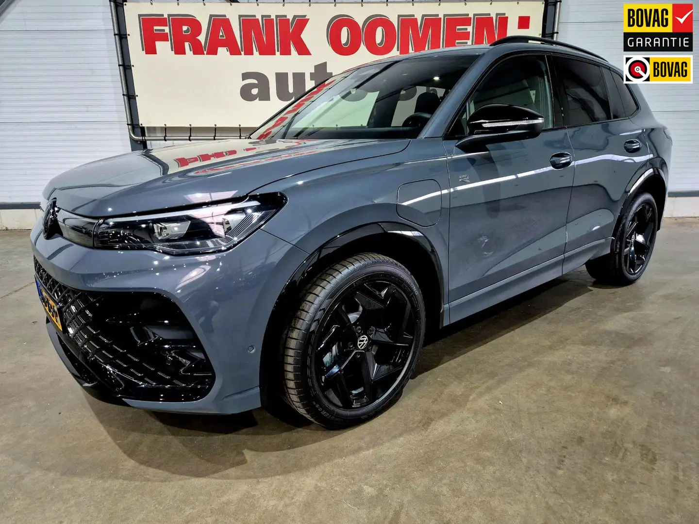 Volkswagen Tiguan 1.5 eHybrid 204PK R-Line Edition Black Style Panor Grijs - 1