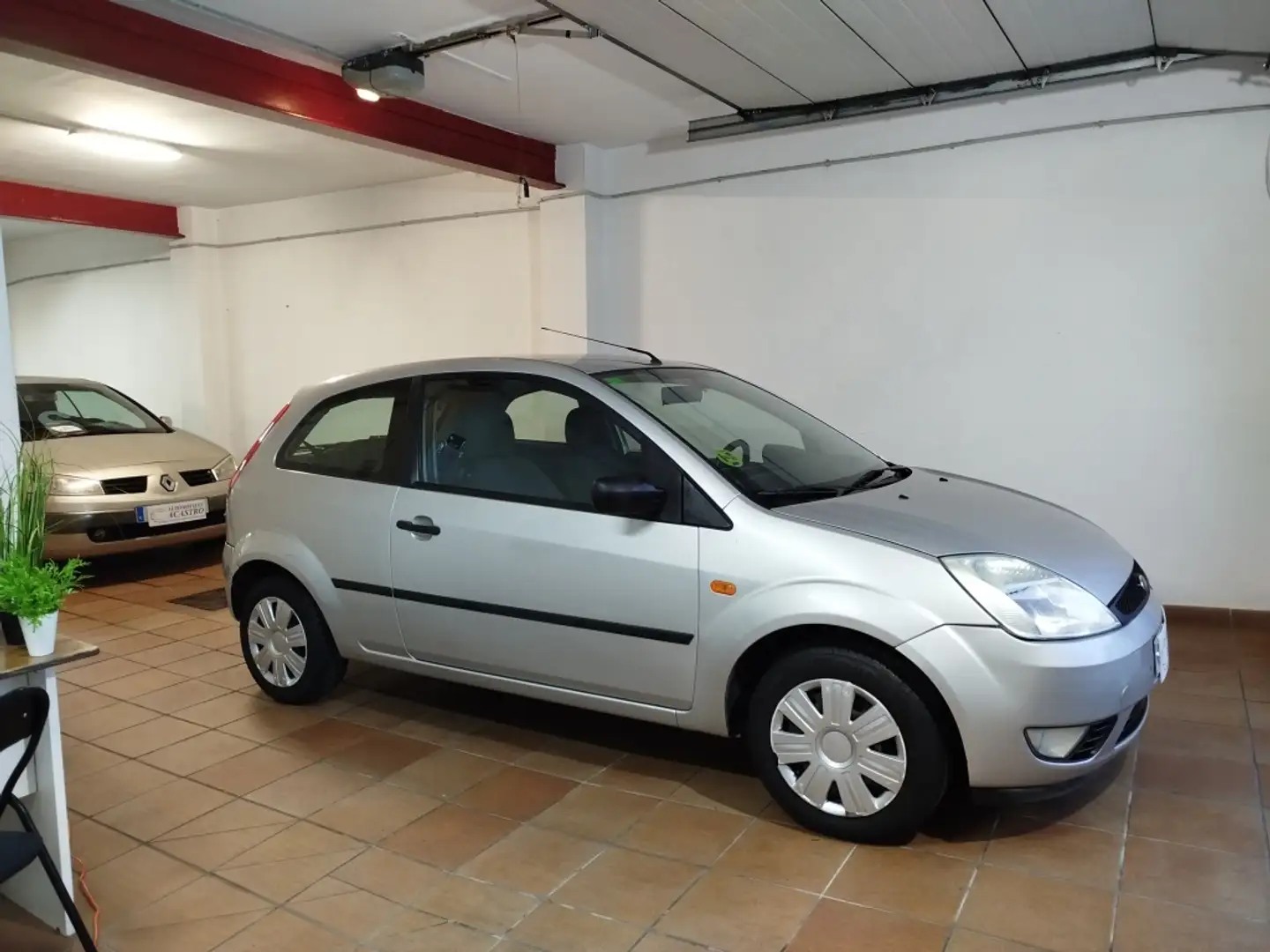 Ford Fiesta 1.4 Trend Grijs - 1
