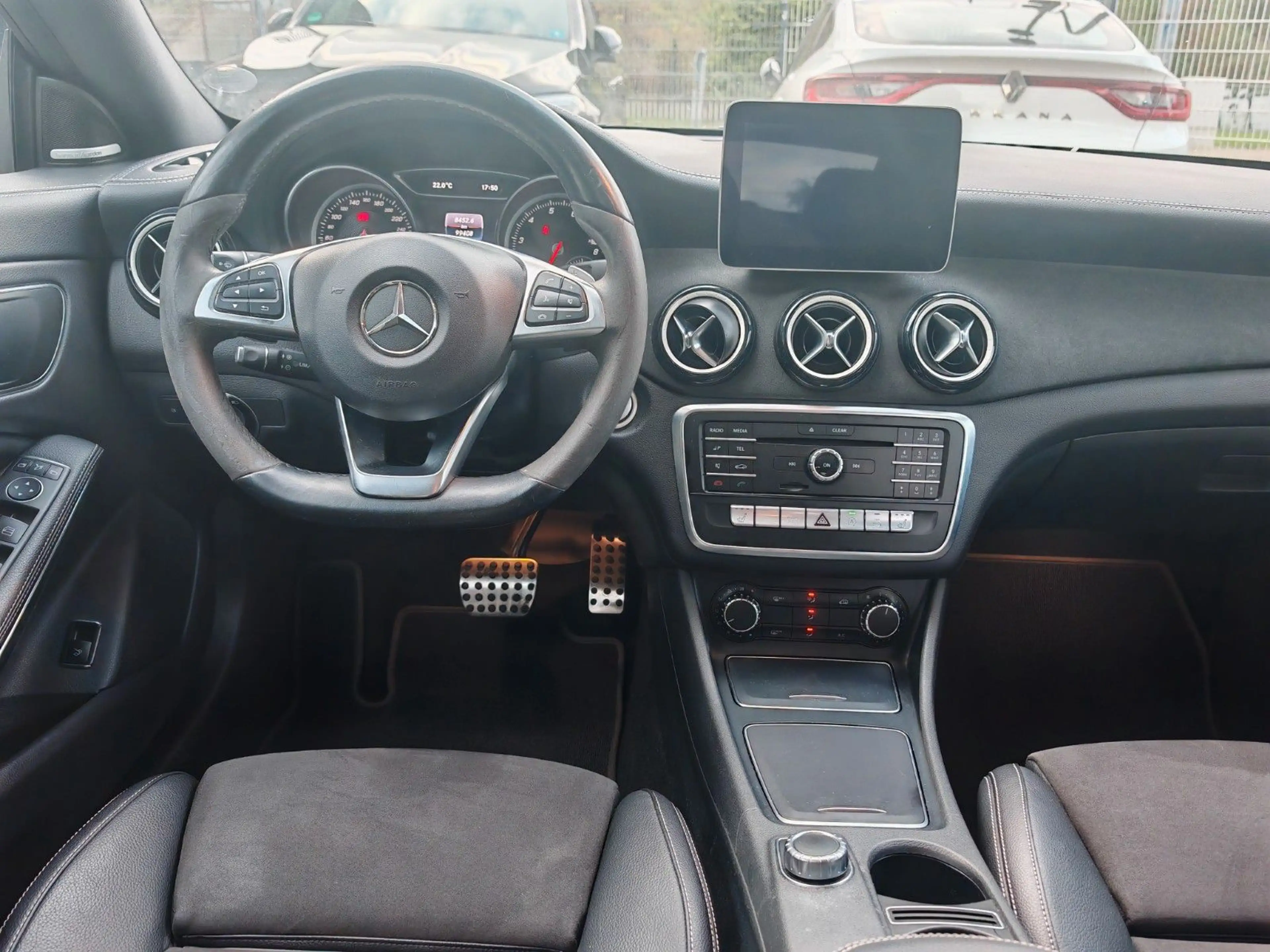Mercedes-Benz CLA 200 Peak AMG Pano Night Harman Kardon Kamera — photo 6