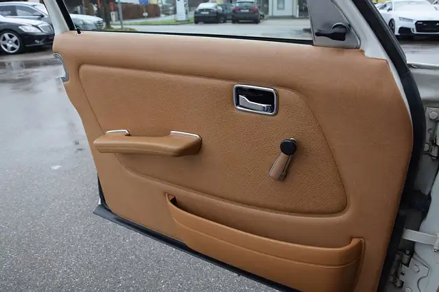 Mercedes-Benz Unknown Model view 9
