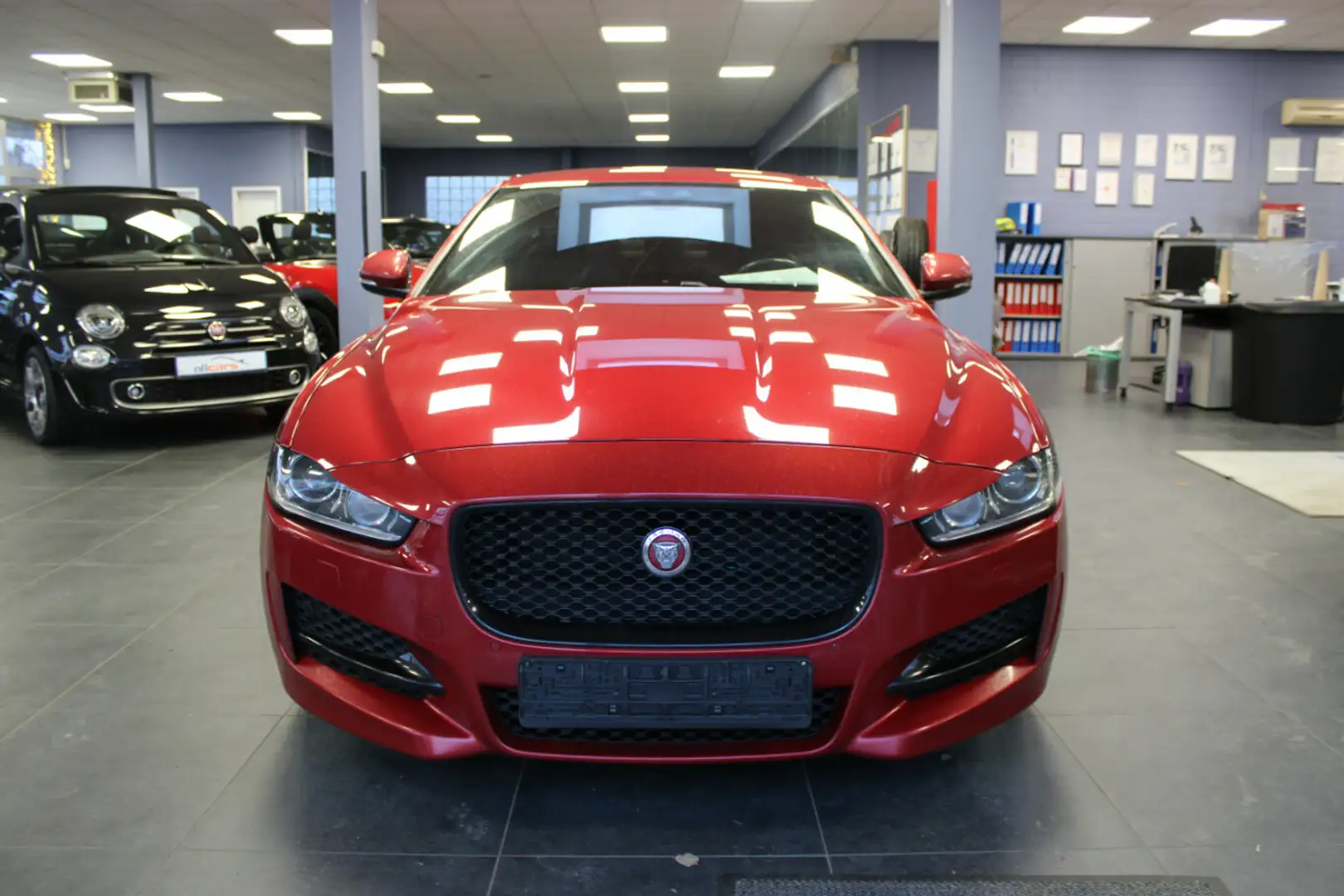 Jaguar XE 2.0 D R-Sport AHK - Navi - Leder Rouge - 2