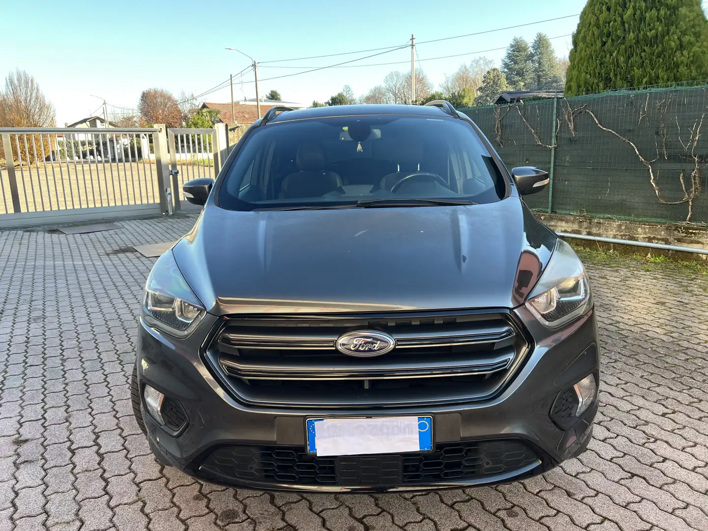 Ford Kuga 1.5 tdci ST-Line Titanium s&s 2wd 120cv Gris - 2