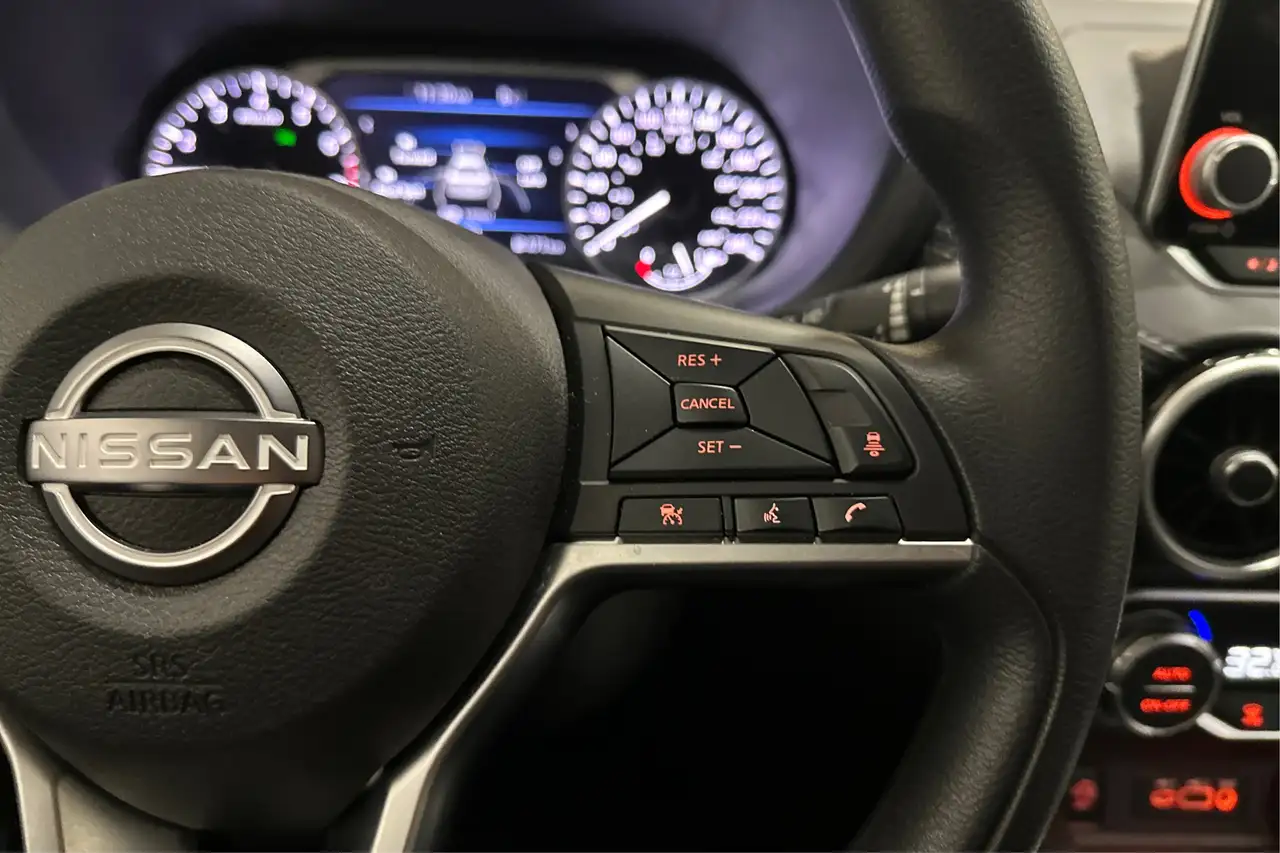 Nissan Sentra снимка Nissan Sentra