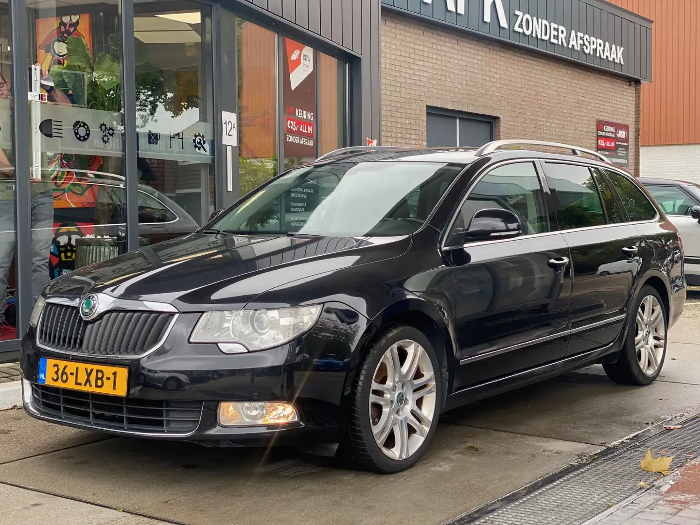 Skoda Superb Combi 1.8 TSI Elegance Business Line | Automaat | Negro - 2