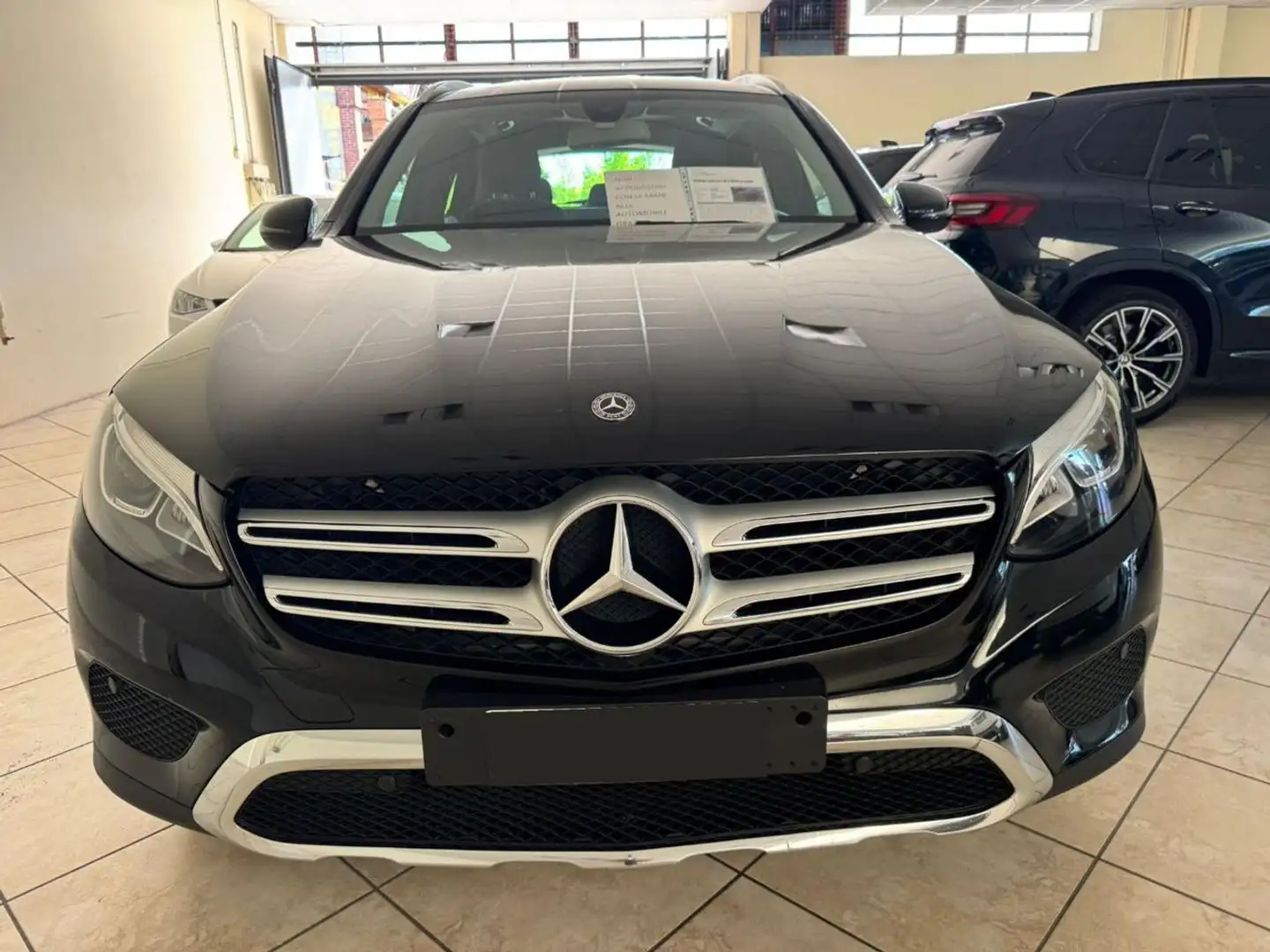 Mercedes-Benz GLC 220 d 4Matic Premium Zwart - 2