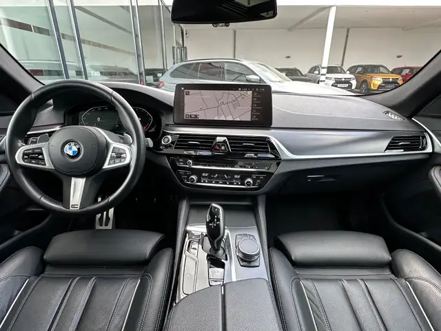 BMW 5 Series view 13