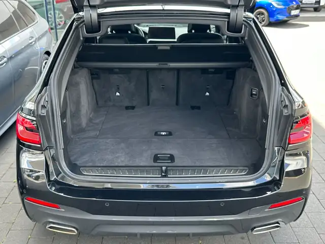 BMW 5 Series view 8