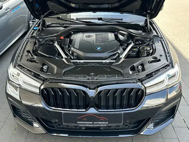 BMW 5 Series view 6