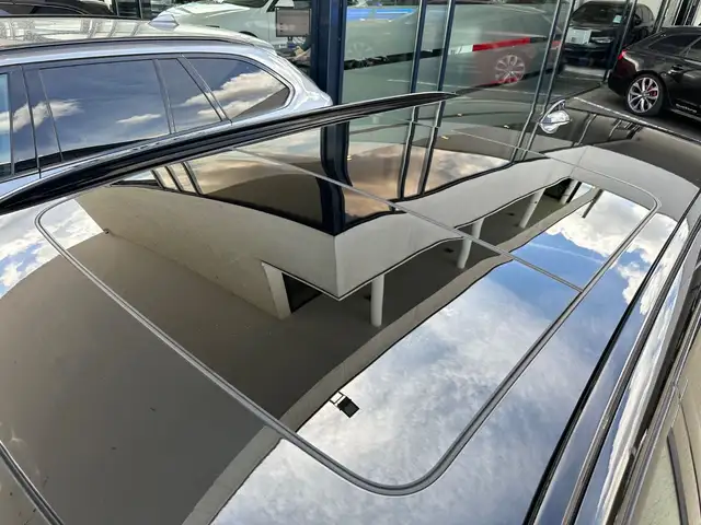 BMW 5 Series view 10