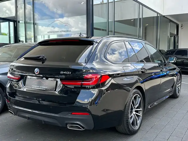BMW 5 Series view 3