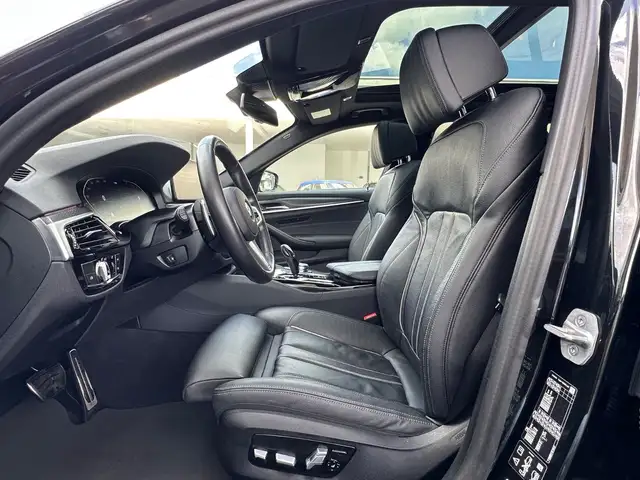 BMW 5 Series view 11
