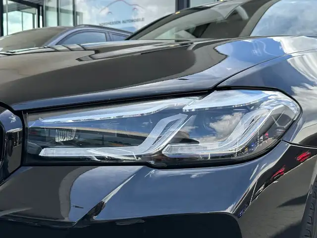 BMW 5 Series view 9