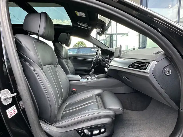 BMW 5 Series view 15