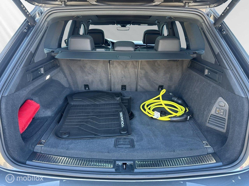 Volkswagen Touareg 3.0 TSi eHybrid 4MOTION R, pano, dynaudio — photo 28