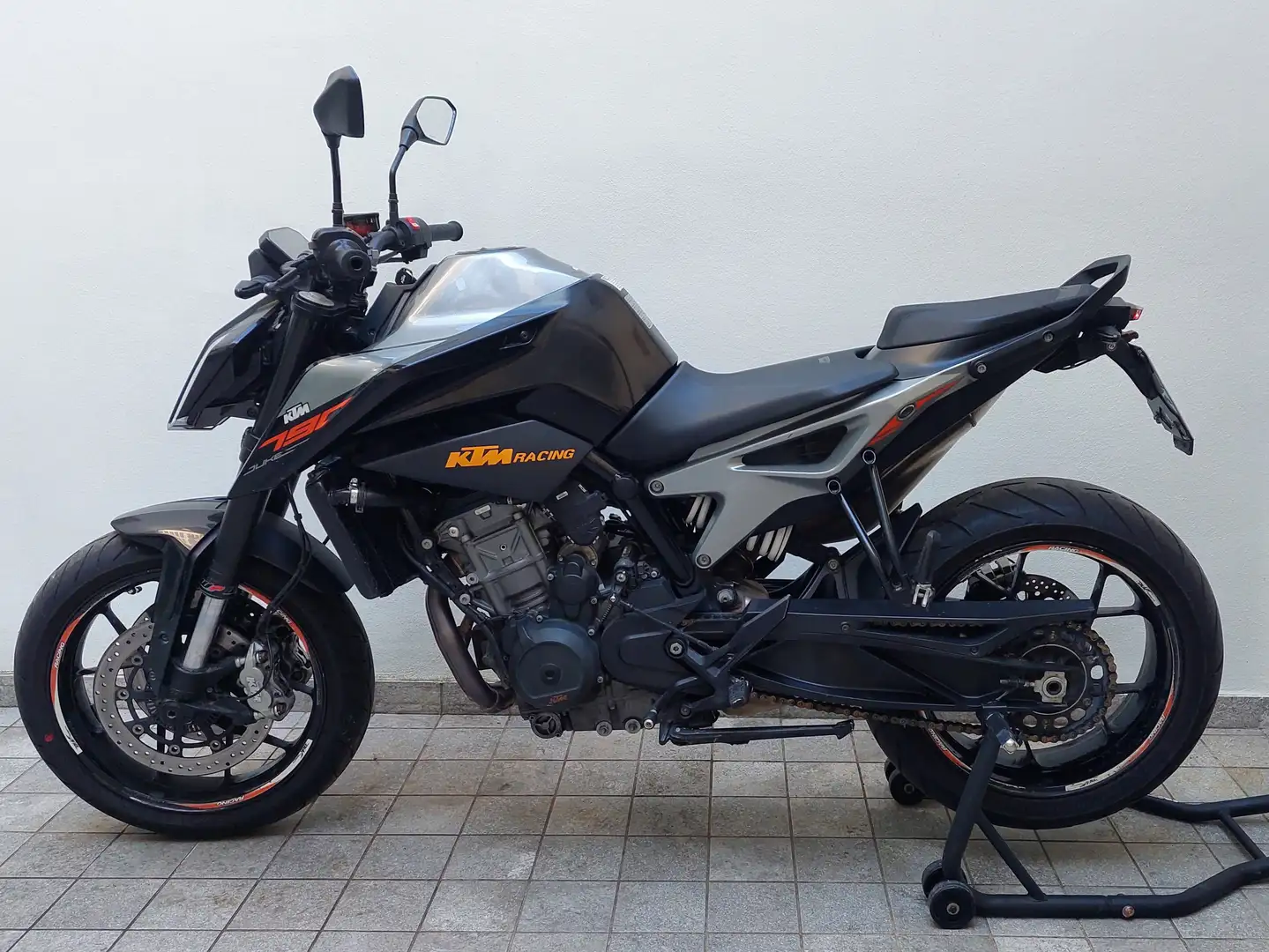 KTM 790 Duke 105 cv Gri - 2
