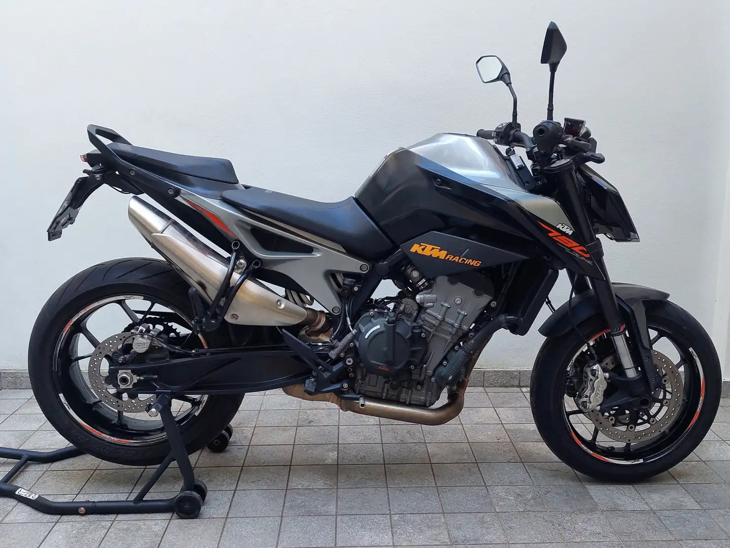 KTM 790 Duke 105 cv Gri - 1