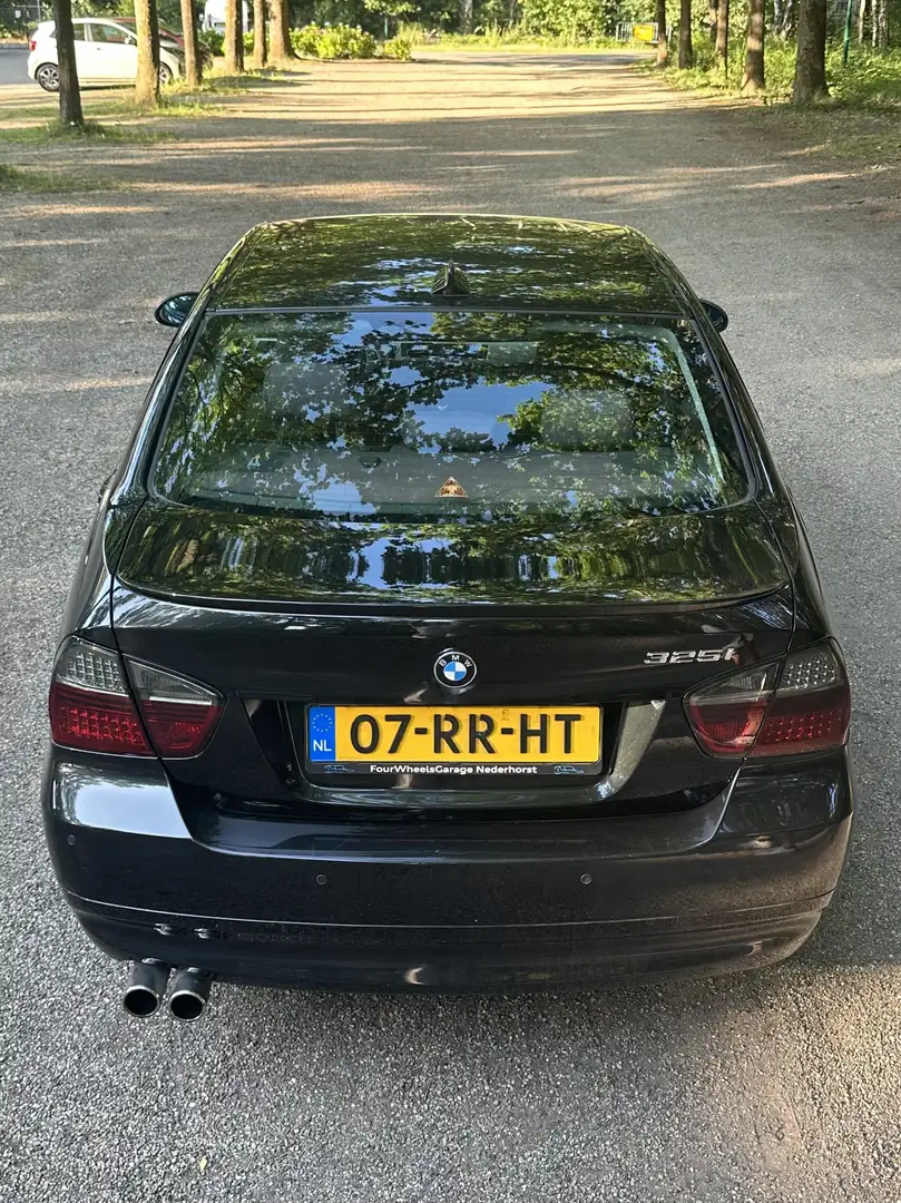 BMW 330 325i Dynamic Exec. Zwart - 2