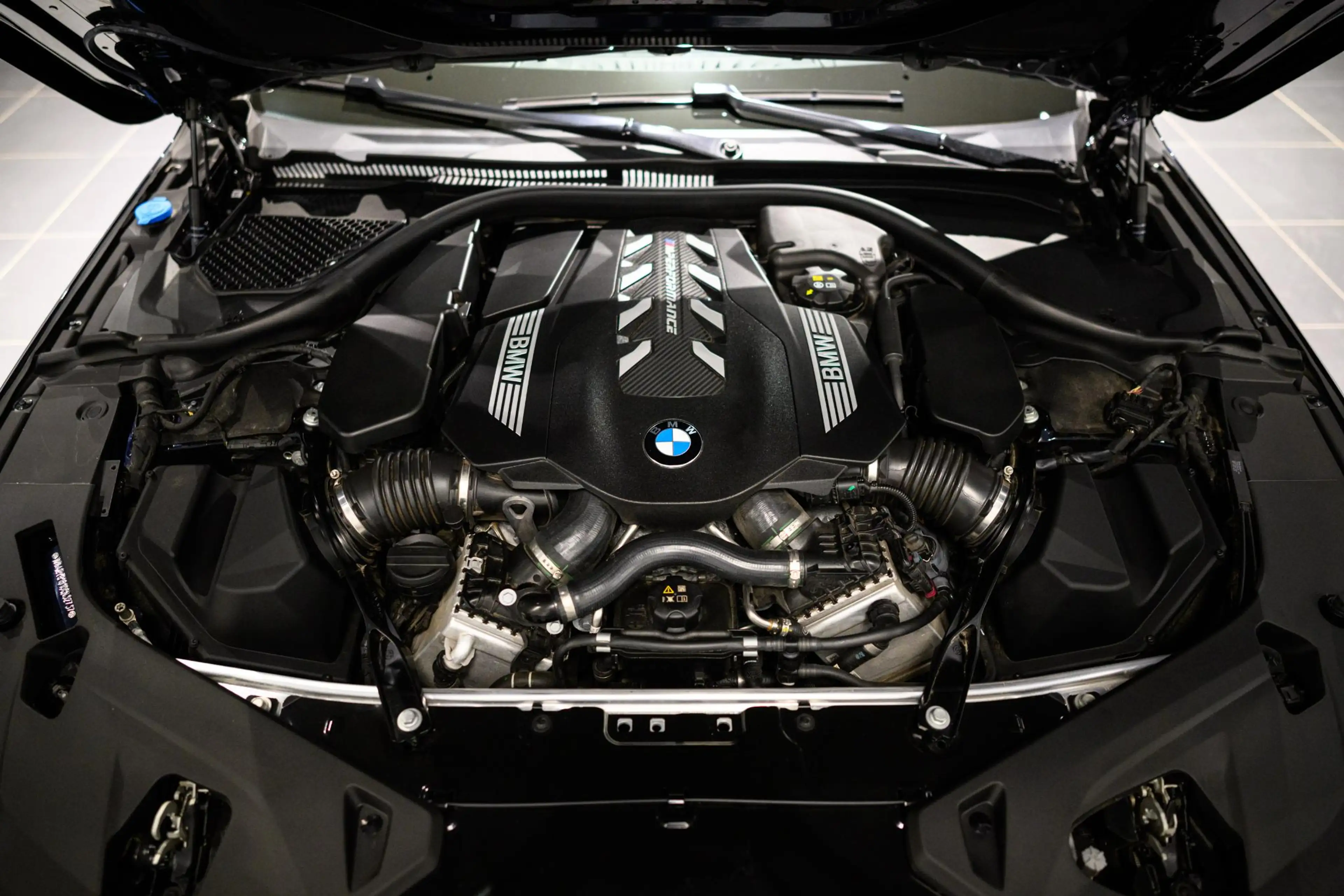 BMW M8 50i LASER LIGHTS | H & K | GESTURE CONTROL | ZETEL — photo 10