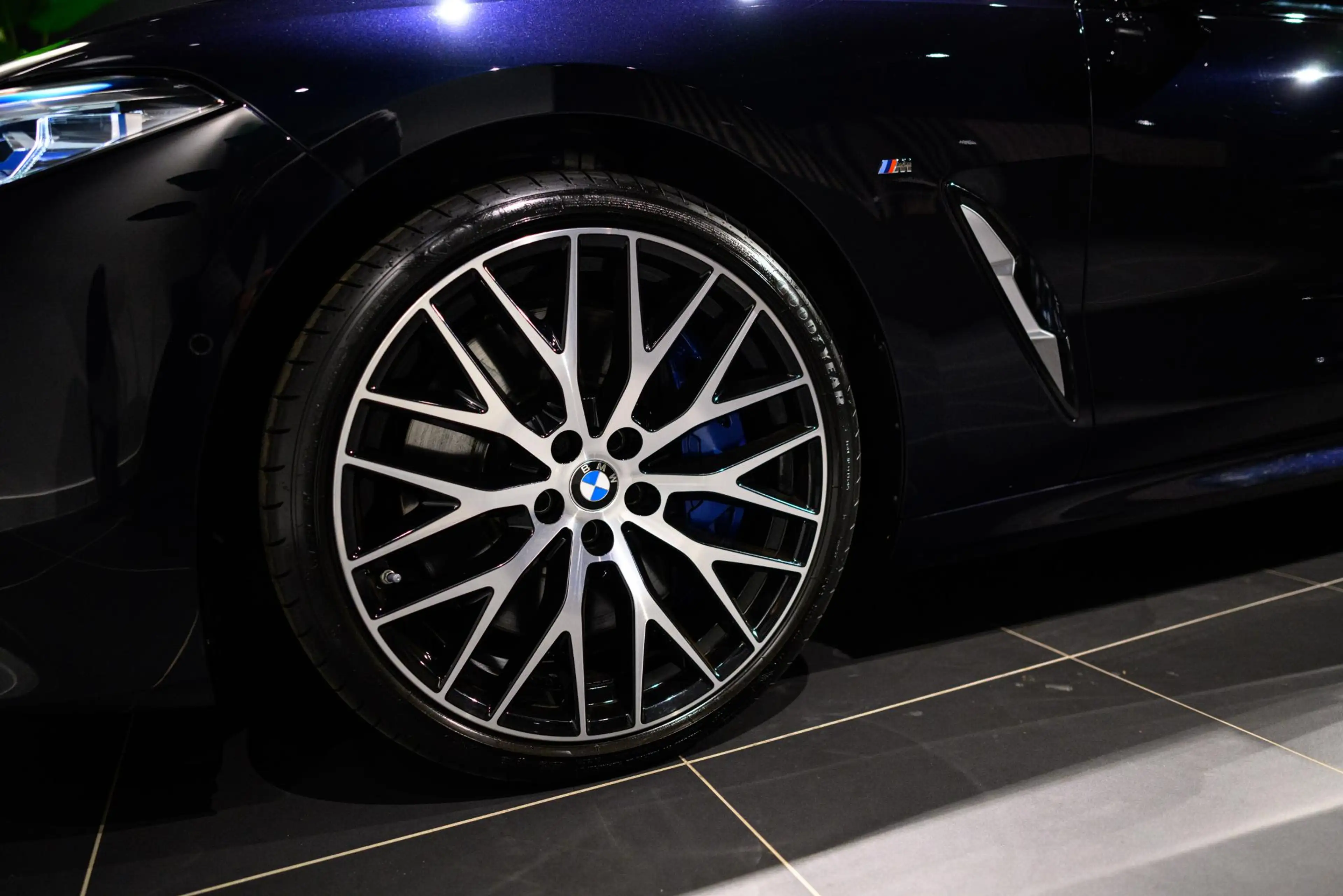 BMW M8 50i LASER LIGHTS | H & K | GESTURE CONTROL | ZETEL — photo 8