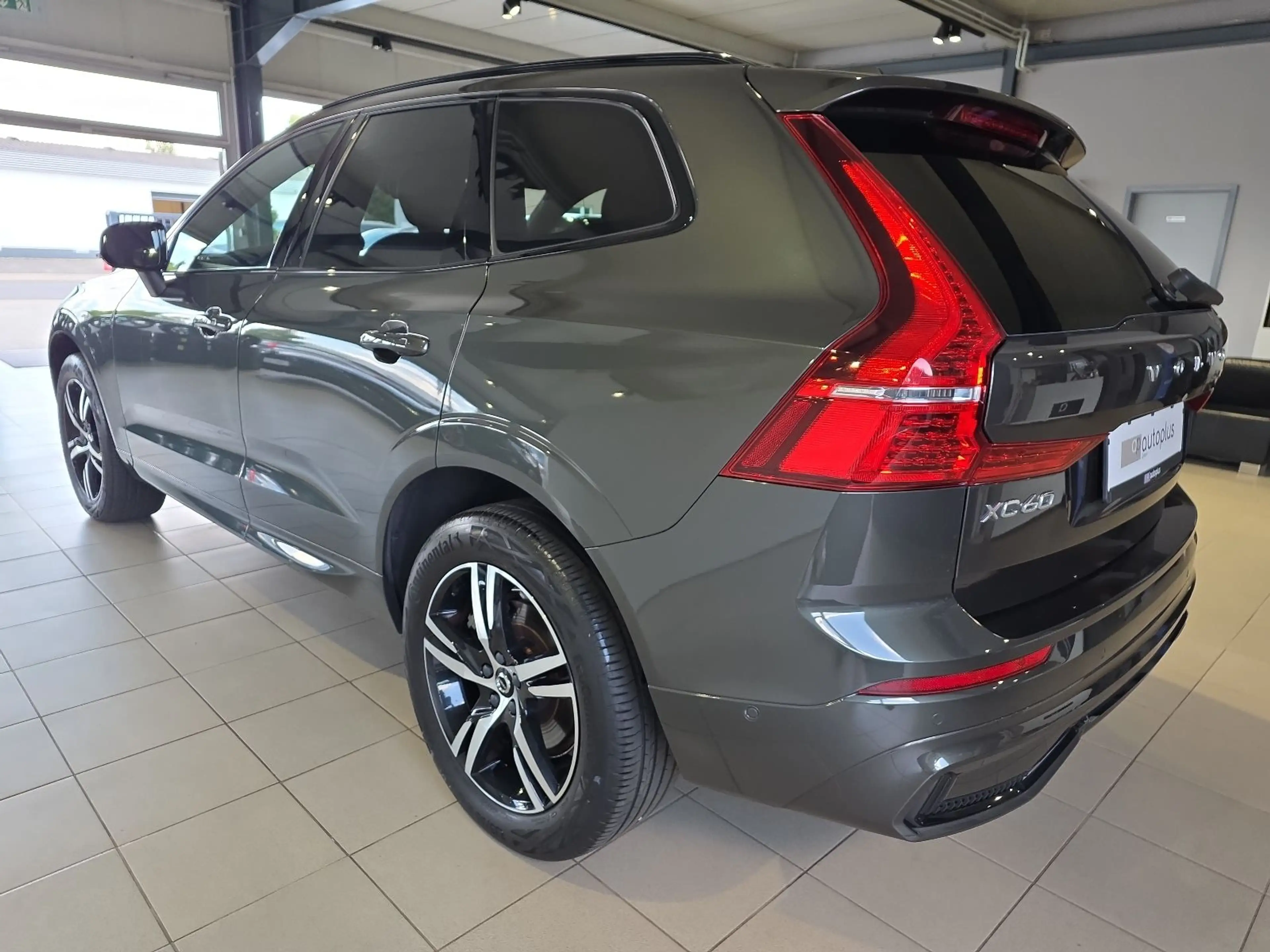 Volvo XC60 B4 R-Design ACC 360° H/K WinterPkt Voll-LED — photo 10