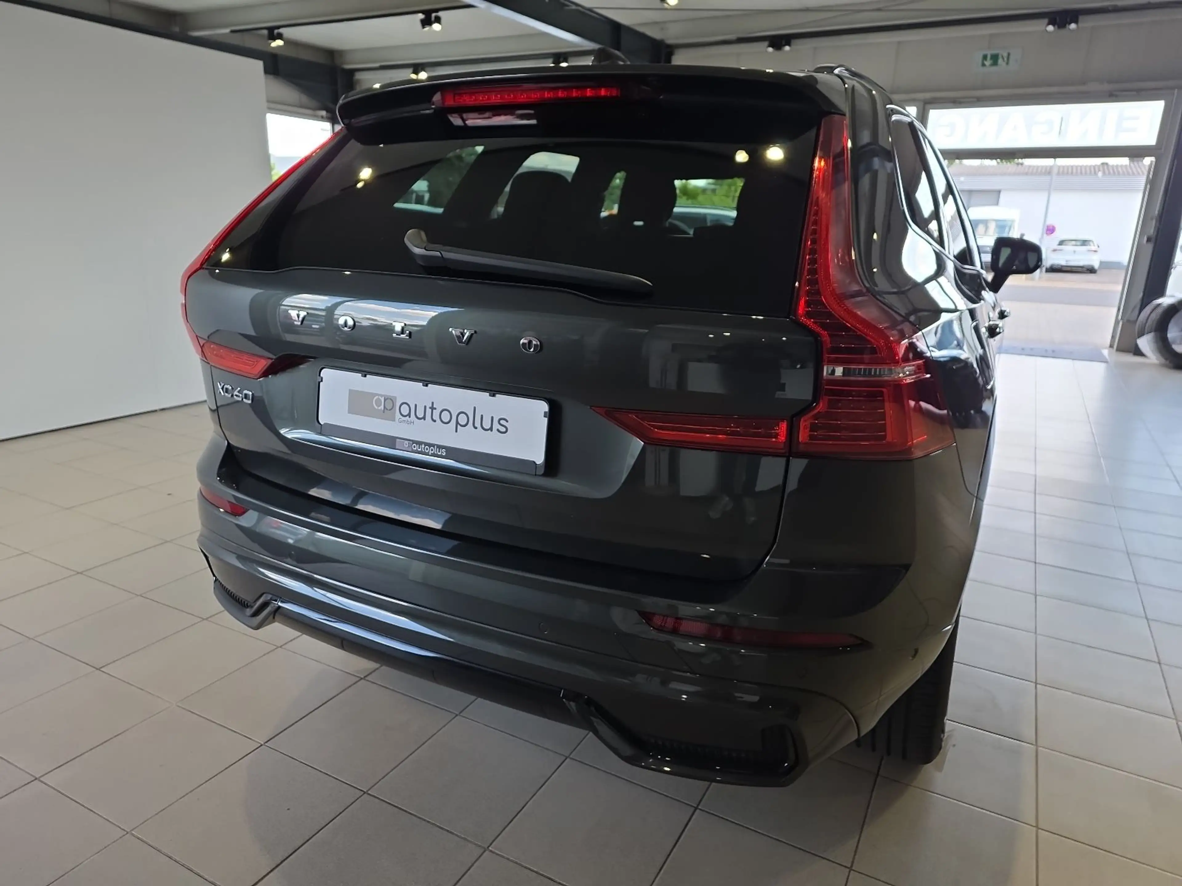 Volvo XC60 B4 R-Design ACC 360° H/K WinterPkt Voll-LED — photo 7