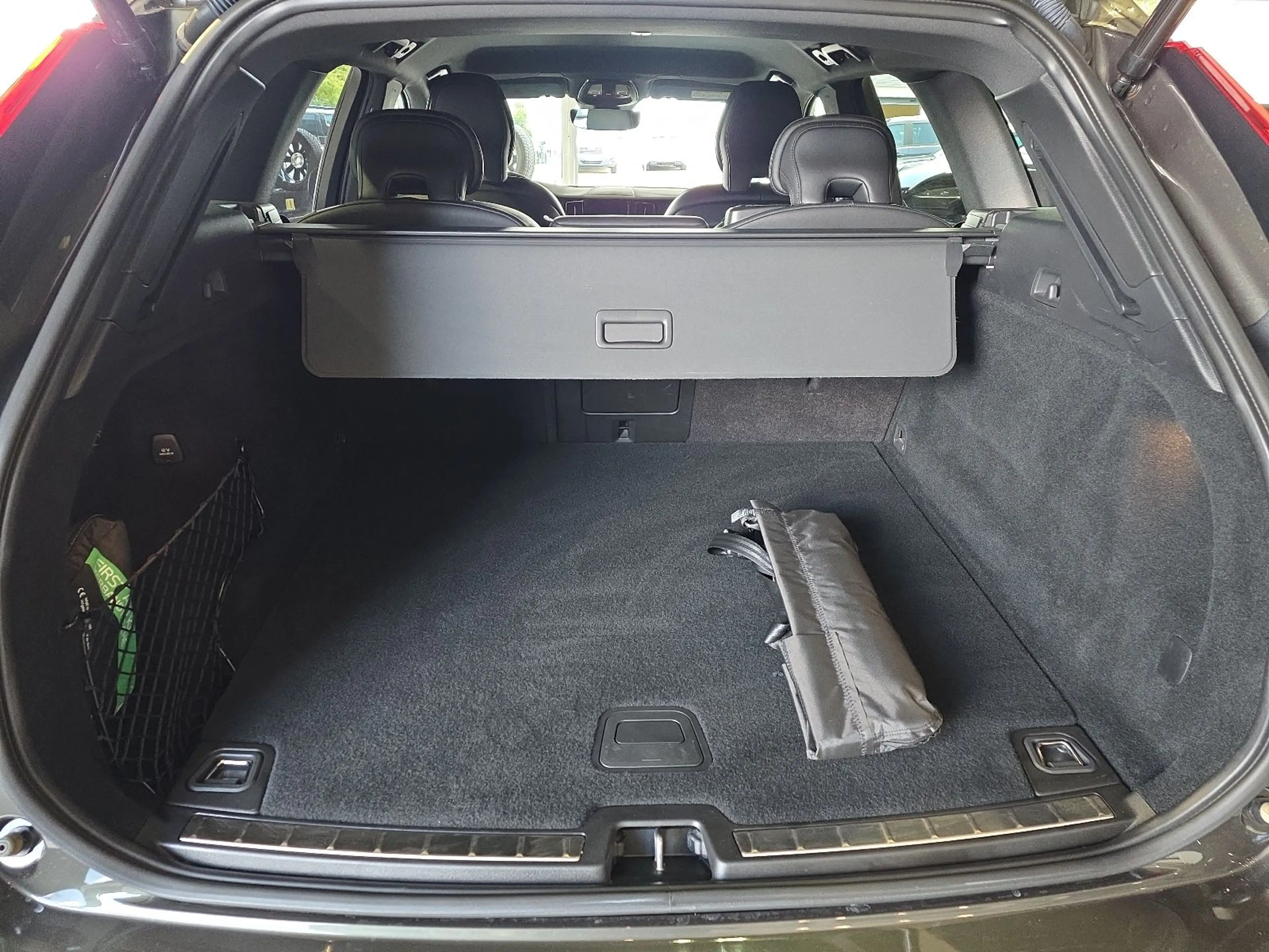 Volvo XC60 B4 R-Design ACC 360° H/K WinterPkt Voll-LED — photo 14